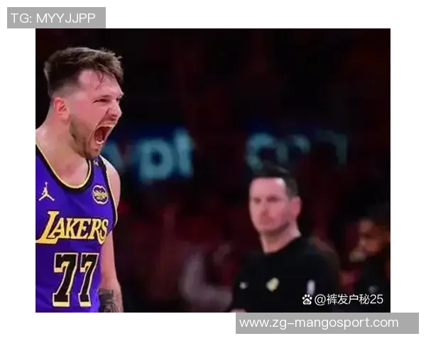 12月14日火箭队对阵湖人队的精彩比赛前瞻与球员表现分析